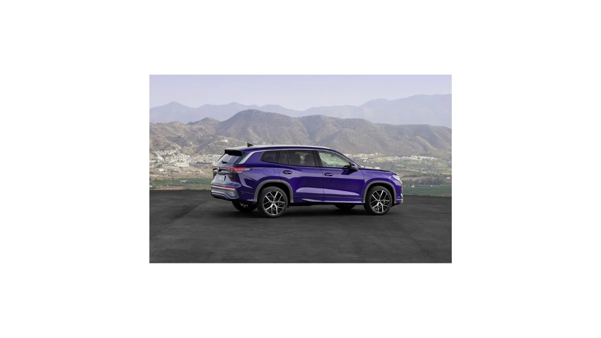 Volkswagen Tayron 2026 luxury 7-seater SUV with triple-screen cabin and mild-hybrid tech