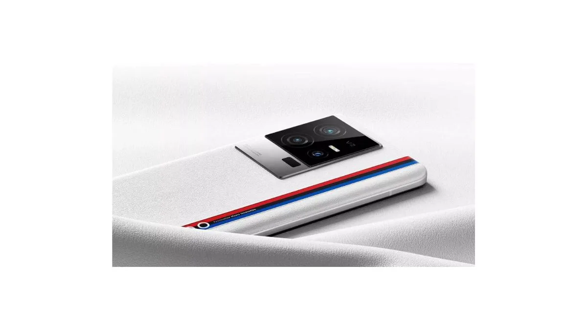 iQOO 12 5G review showcasing incredible speed, stunning AMOLED display, and pro-grade camera performance