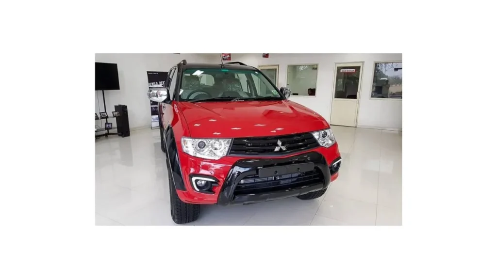 Mitsubishi Pajero 2026 SUV highlighting 4×4 drivetrain, 7-seat interior, and LED lights