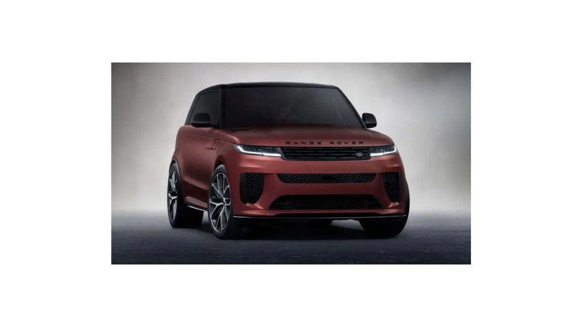 Range Rover Sport SV 2026 driving on Indian roads representing luxury, prestige, and comfort